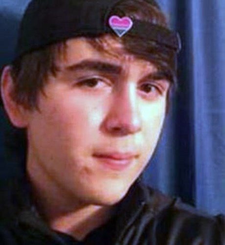 Chân dung sát thủ máu lạnh 17 tuổi xả súng làm 10 người chết ở Mỹ